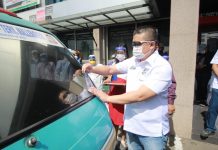 Cegah Virus Corona, Satgas Kesehatan Appi-Rahman Semprot Disinfektan Petepete