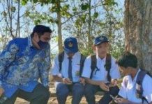 Lihat Siswa Belajar di atas Bukit, Chaidir Syam Janji Siapkan Jaringan Internet