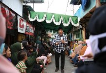 Kampanye di Cakalang, Deng Ical Dapat Puisi