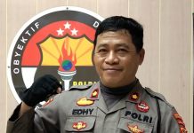 Didatangi Massa, Polisi Tak Ciut Periksa Kadidat Walikota