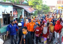 Warga Kodingareng Arak Danny-Fatma Keliling Pulau