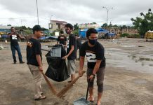 Aksi Simpati Relawan Maros Keren Bersihkan Pasar Tramo