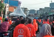Relawan Danny-Fatma Bagi Masker di Tallo dan Ujung Tanah