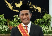 Petani Terima Bintang Mahaputra Adipradana, Bintangnya Diselempangkan ke Amran Sulaiman
