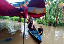 Perjuangan Kepala KUA di Maros, Rela Terobos Banjir Demi Nikahkan Warga