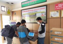 Genjot Pengurusan Kartu Indonesia Sehat, Disdukcapil Pinrang Layani Warga di Hari Libur