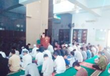 Mesjid Al Ikhlas Girya Prima Usai Gelar Shalat Idul Adha Lanjutkan Menyembelih Hewan Qurban