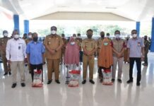 Terapakn PPKM Level 3, Bupati Maros Salurkan Bantuan Beras Bagi PKH dan BST