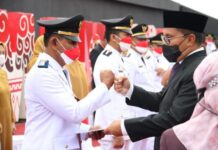 Walikota Makassar Tugaskan Para Camat Yang Baru Dilantik Bagi-Bagi Sembako