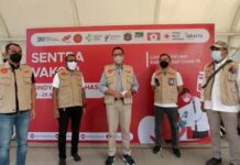 Kunjungi Lokasi Vaksinasi IKA Unhas di Cawang, Anies Sampaikan Terima Kasih Karena Telah Mengabdi Untuk Jakarta