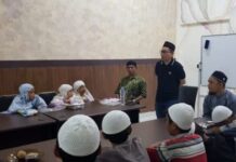 UQ Pegasus Ajari Ngaji Anak yang Kesehariannya Mengadu Nasib di Lampu Merah