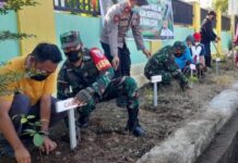 Peringati HUT Makassar ke 414, Warga Manggala Tanam 2.155 Pohon