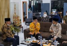 Jusuf Kalla, Akbar Tanjung, dan Taufan Pawe, Makan Apang Bareng Sambil Ngopi di Al Markaz