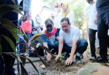 Peringati HUT Kota Makassar 414, Sekretariat DPRD Tanam Pohon di Bonto Makkio