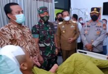 Plt Gubernur Sulsel dan Forkopimda Besuk Korban Penyerangan Mahasiswa, Kapolda Minta Pelaku Menyerahkan diri