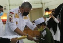 Penuhi Janji, Bupati Pinrang Serahkan Bonus pada MTQ ke 32