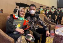 Bahagia Istri Raih S2 Magister di Stie Amkop, Ketua Umum PSMP Support Lanjutkan Studi Hingga S3