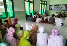Sebelum Reses, Anggota Fraksi NasDem Maros Didaulat Jadi Khatib Shalat Jumat, Warga Minta Daya Listrik