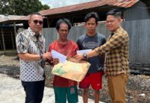 Ketua DPRD Maros Bantu Korban Kebakaran di Mallawa, Jadikan Sabar Sebagai Penolong