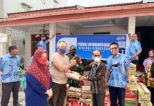 PDAM Makassar Bagikan Sembako dan Siapkan Tandom Air Bersih Untuk Korban Kebakaran Asrama Polri Perintis