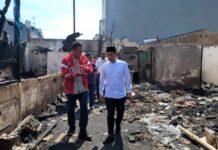 Bantu Korban Kebakaran Asrama Perintis, Ketua KONI Makassar Tandangi Atlit Badminton Yang Ikut Tertimpa Musibah
