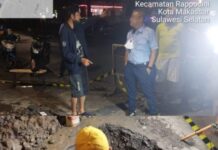 Pj Dirut PDAM Blusukan Malam-Malam, Temani Anak Buahnya Benahi Pipa Bocor