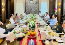 Presiden Jokowi Jamu Para Ketum Parpol Dengan Sop Shabu-Shabu
