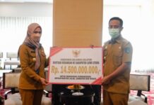 Dorong Pembukaan Jalan Seko-Rampi, Gubernur Andi Sudirman Serahkan Bantuan Rp14,5 M ke Lutra, Indah Putri: Ini Komitmen Nyata Pak Gub