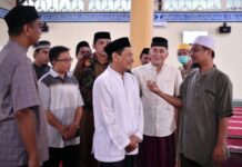 Shalat Subuh Berjamaah di Mesjid Raya Bantaeng, Gubernur Andi Sudirman Bikin Ibu-Ibu Terkesima