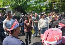 Massa Segel BNI 46 Makassar, Tuntut Uang IMB Dikembalikan