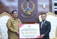 Respon Bencana Angin Puting Beliung Maros, Gubernur Andi Sudirman Serahkan Rp800 Juta