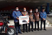 Dan Lanud Hasanuddin Pimpin Upacara Kesadaran Nasional, Bupati Maros Serahkan Bantuan Pupuk Cair