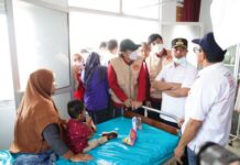 Tinjau Pelayanan Kesehatan di Bone, Gubernur Andi Sudirman Fasilitasi Anak Operasi Bibir Sumbing