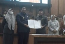 Ingin Bangun SDM Berkualitas, DPRD Maros dan Bupati Setujui Raperda Literasi dan Raperda Pengelolaan Sampah