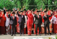 Usai Upacara Proklamasi RI ke-77, PDAM Makassar Bentangkan Bendera Raksasa