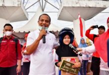 Pelajar Makassar Ini Senang Dapat Hadiah Motor ‘Sulsel Anti Mager’ Dari Gubernur Andi Sudirman
