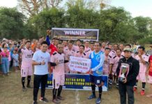 Ramaikan Final Turnamen Piala Ketua DPRD Makassar, Rudianto Lallo Bermain Sepakbola Bareng Warga Lakkang