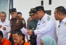 Harapkan BLT Subsidi BBM Tepat Sasaran, Bupati dan Ketua DPRD Maros Pantau Penyalurannya