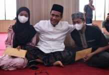 Andi Amran Sulaiman Lunasi Hutang ‘Tragedi IRT’ di Pinrang, Anaknya Diberi Bea Siswa