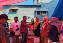 Yayasan Anak Rakyat Binaan Rudianto Lallo Bantu Korban Kebakaran di Rappokalling