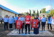 Lepas Tim Sepak Bola ke Porprov, Dirut PDAM Makassar Beni Iskandar Janjikan Bonus Kalau Dapat Emas