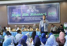 Ustad Maulana Sampaikan Hikmah Maulid di PDAM Makassar