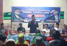 Rudianto Lallo Serahkan Bantuan dari Anak Rakyat 1 Unit Ambulance Untuk Warga Maccini