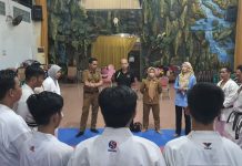 Kadispora Andi Pattiware Pantau Langsung Latihan Atlet Karate Makassar