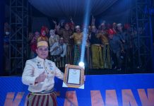 Berjasa Majukan Olahraga, Wali Kota Sematkan Pin Emas kepada Ahmad Susanto di HUT ke-415 Makassar