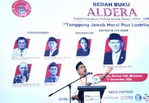 Sukses Gelar Bedah Buku Aldera, Aktivis 98 Syamsir Anchi Aprersiasi IKA Unhas Makassar dan YARI