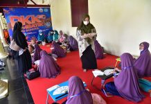Bersinergi dengan Dinas Pariwisata Sulsel, PKK Gelar Membatik Goes to School di Benteng Rotterdam