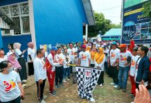 Rudianto Lallo Bagi Satu Unit Motor di Reuni Akbar dan Jalan Sehat SMPN 36 Makassar