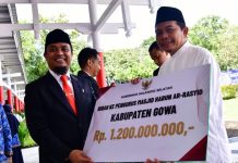 Gubernur Andi Sudirman Bantu Masjid Harun Ar-Rasyid di Gowa Dana Hibah Rp 1,2 M