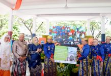 Gubernur Andi Sudirman Bantu Mesjid Raya Bantaeng Rp800 Juta